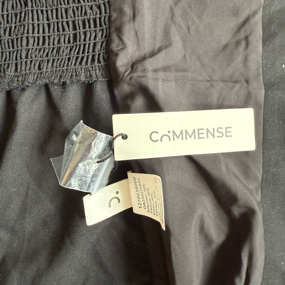 NWT Commense Black Top with Textured Detail - Picture 4 of 4